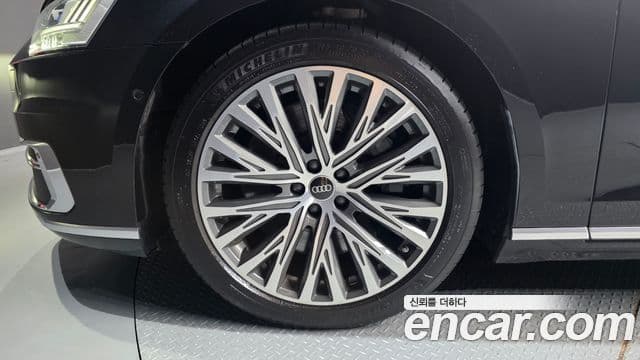 Audi A8 2021 — Photo 17/39