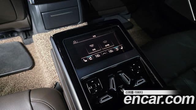 Audi A8 2021 — Photo 5/39