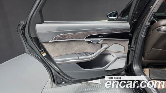 Audi A8 2021 — Photo 10/39