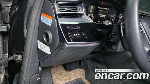 Audi A8 2021 — Photo 19/39