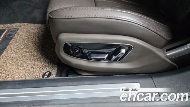Audi A8 2021 — Photo 4/39