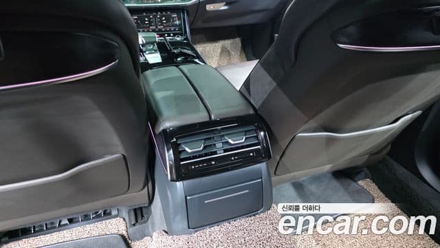 Audi A8 2021 — Photo 33/39