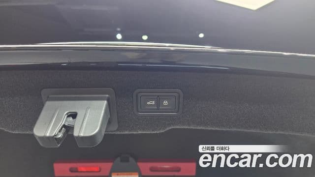 Audi A8 2021 — Photo 16/39