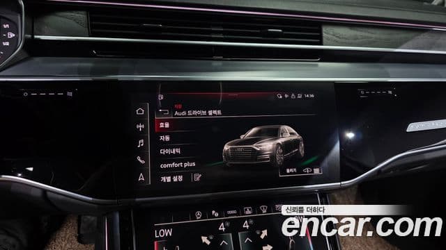 Audi A8 2021 — Photo 2/39