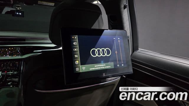 Audi A8 2021 — Photo 21/39