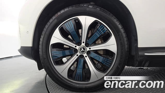Mercedes-Benz EQC 2020 — ფოტო 1/34