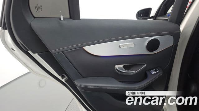 Mercedes-Benz EQC 2020 — ფოტო 20/34