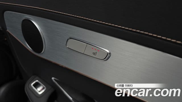 Mercedes-Benz EQC 2020 — ფოტო 13/34