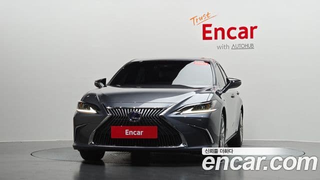 Lexus ES300h 2019 — Фото 3/20