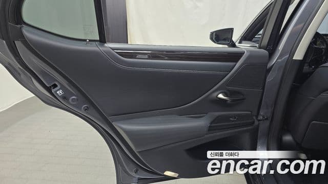 Lexus ES300h 2019 — Şəkil 7/33