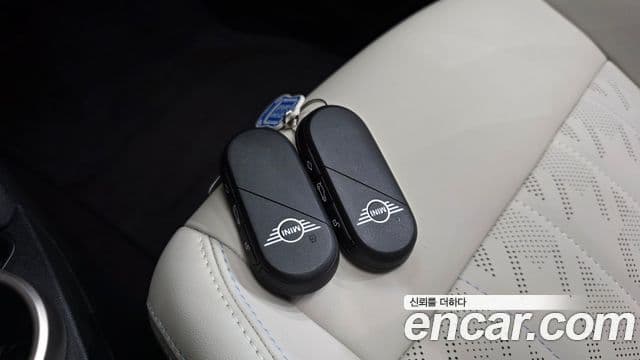 Mini Cooper S 2025 — Фото 15/20
