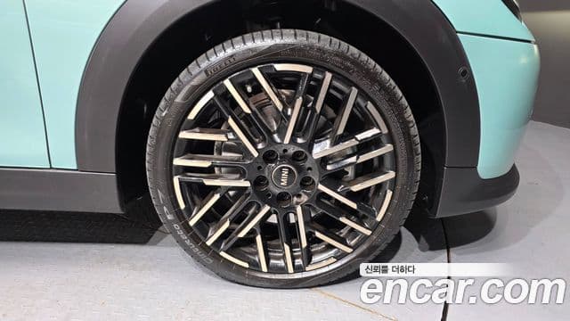 Mini Cooper S 2025 — Photo 31/35