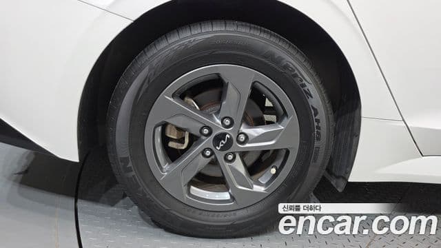 Kia K5 2022 — Şəkil 26/30