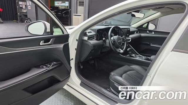 Kia K5 2022 — Şəkil 18/30