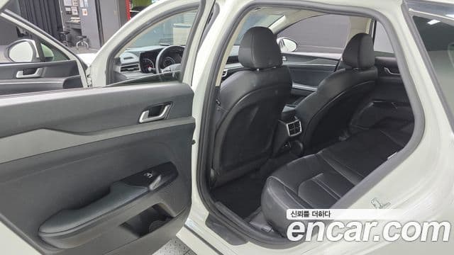 Kia K5 2022 — Şəkil 24/30