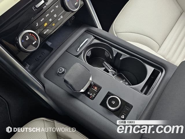 Land Rover Discovery 5 2022 — ფოტო 3/20