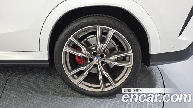 BMW X6 2023 — ფოტო 15/32