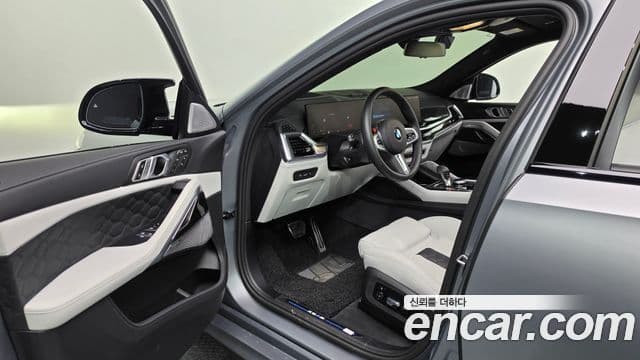 BMW X6M 2025 — Photo 24/33