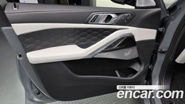 BMW X6M 2025 — Photo 12/33