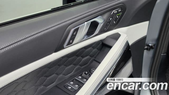 BMW X6M 2025 — Photo 29/33