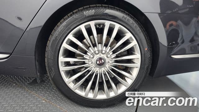 Kia The K9 2018 — Photo 10/34