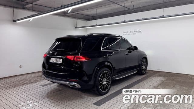 Mercedes-Benz GLE-Class 2023 — Photo 12/20