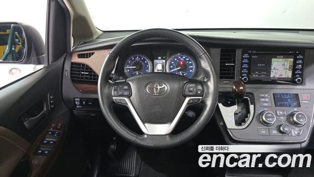 Toyota Sienna 2019 — Фото 13/20
