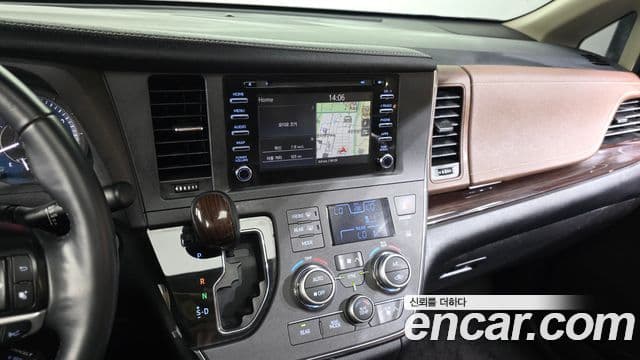 Toyota Sienna 2019 — Фото 15/20