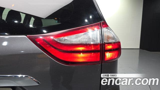 Toyota Sienna 2019 — Şəkil 9/33