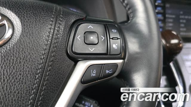 Toyota Sienna 2019 — Şəkil 26/33