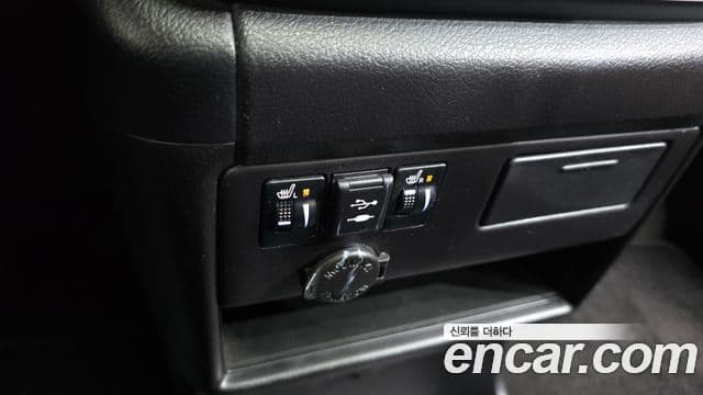 Toyota Sienna 2019 — Şəkil 12/33