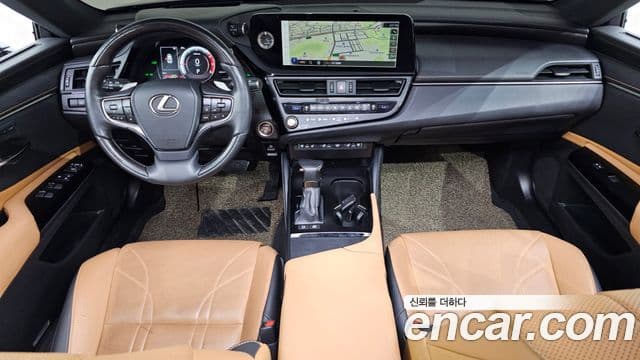 Lexus ES300h 2022 — Photo 32/33