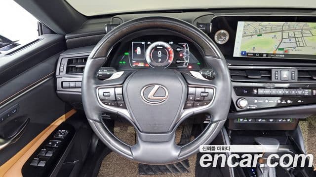Lexus ES300h 2022 — Photo 4/33