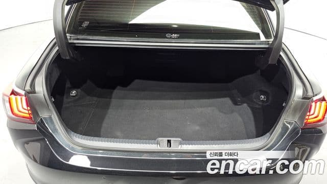 Lexus ES300h 2022 — Photo 27/33