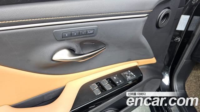 Lexus ES300h 2022 — Photo 17/33