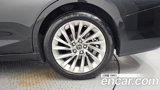 Lexus ES300h 2022 — Photo 11/33