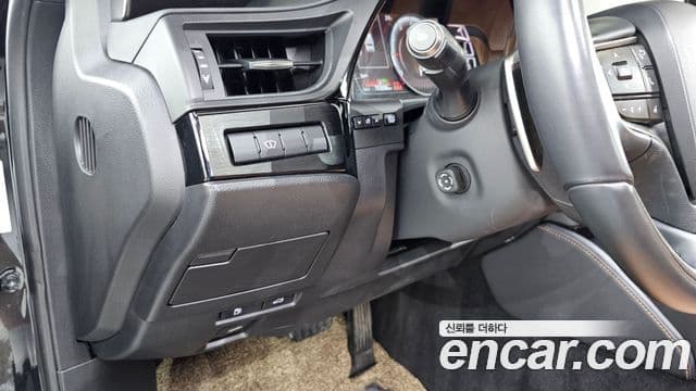 Lexus ES300h 2022 — Photo 28/33
