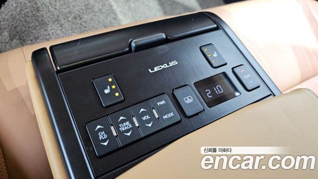 Lexus ES300h 2022 — Photo 1/33