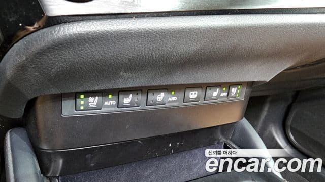 Lexus ES300h 2022 — Photo 13/33