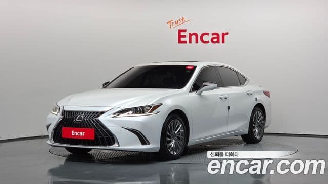 Lexus ES300h 2023 — Şəkil 35/40