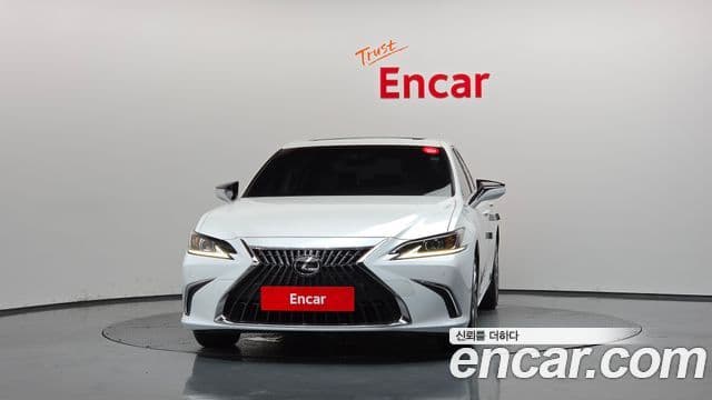 Lexus ES300h 2023 — Şəkil 12/40