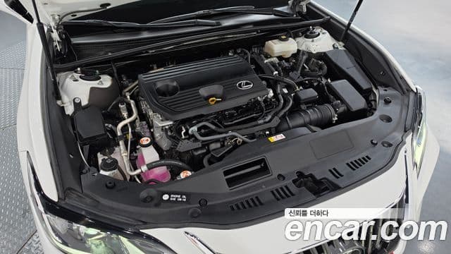 Lexus ES300h 2023 — Şəkil 40/40