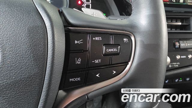 Lexus ES300h 2023 — Şəkil 31/40