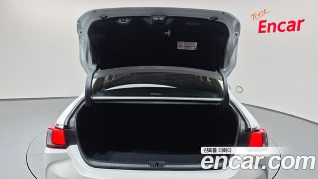 Lexus ES300h 2023 — Şəkil 13/40