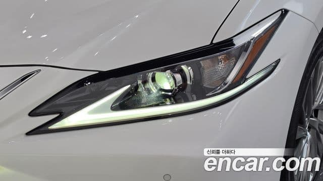 Lexus ES300h 2023 — Şəkil 2/40