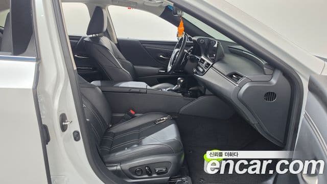 Lexus ES300h 2023 — Şəkil 4/40