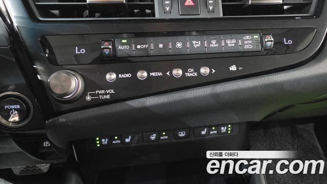 Lexus ES300h 2023 — Şəkil 6/40