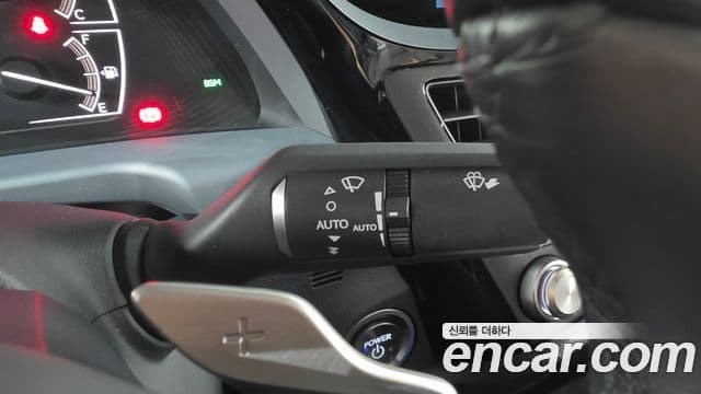 Lexus ES300h 2023 — Şəkil 28/40