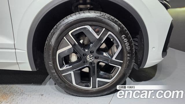 Volkswagen Touareg 2025 — Şəkil 34/36