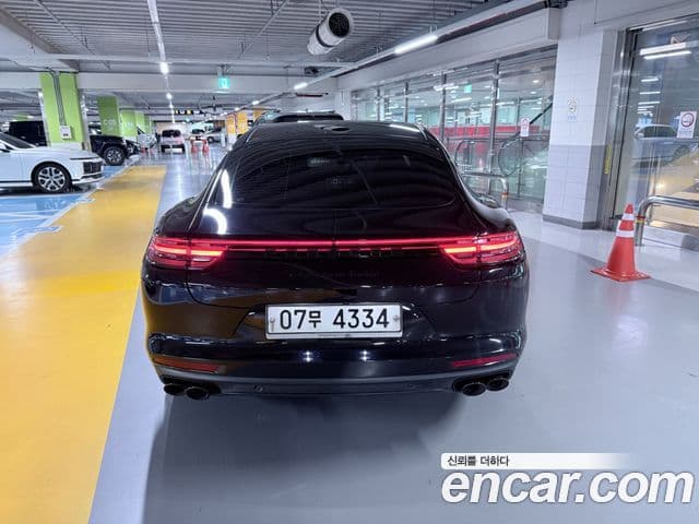 Porsche Panamera 2018 — ფოტო 7/11
